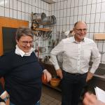 02 Bürgermeister beim Backen 015